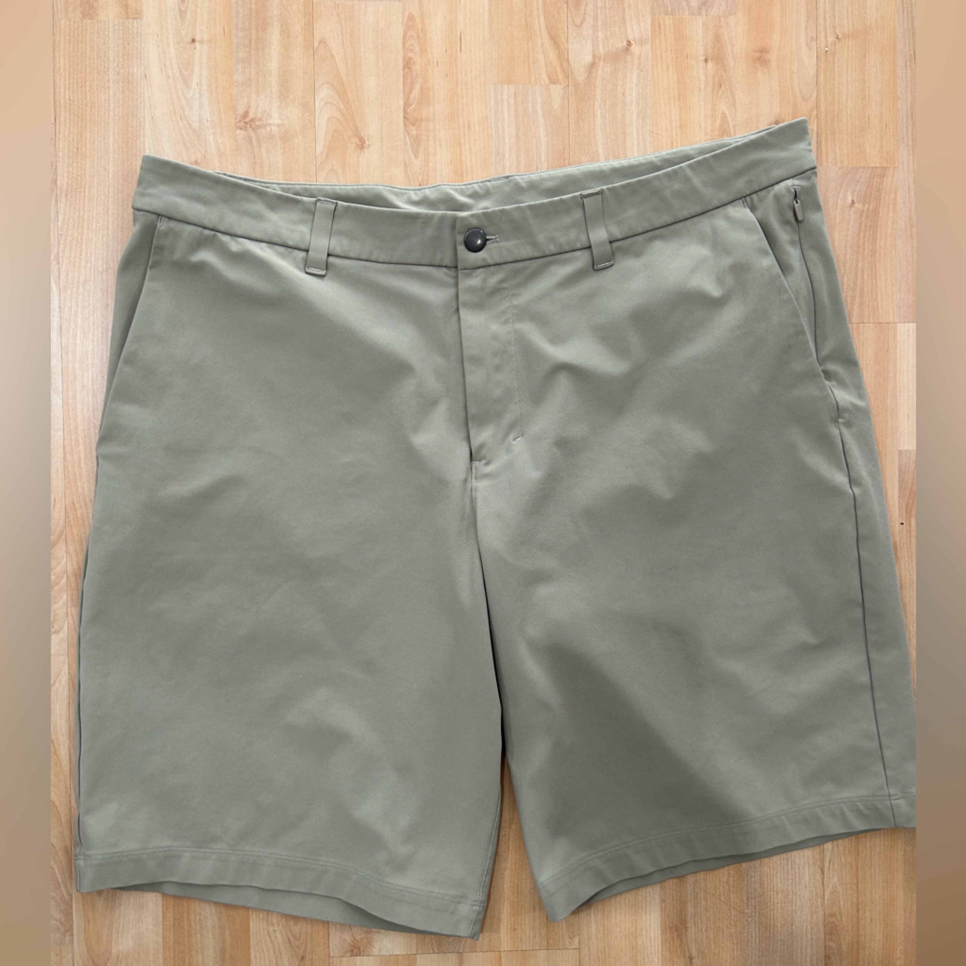 Lululemon Commission Classic-Fit |Abc Shorts|Size 38 | Trench(Khaki) | Like New